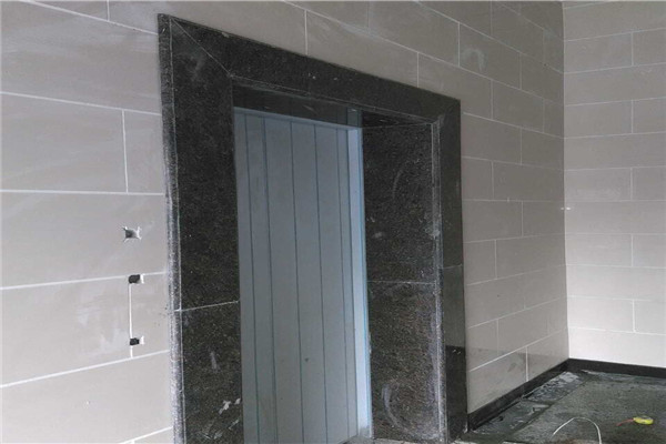 现代简约风格中的大理石门套设计与应用